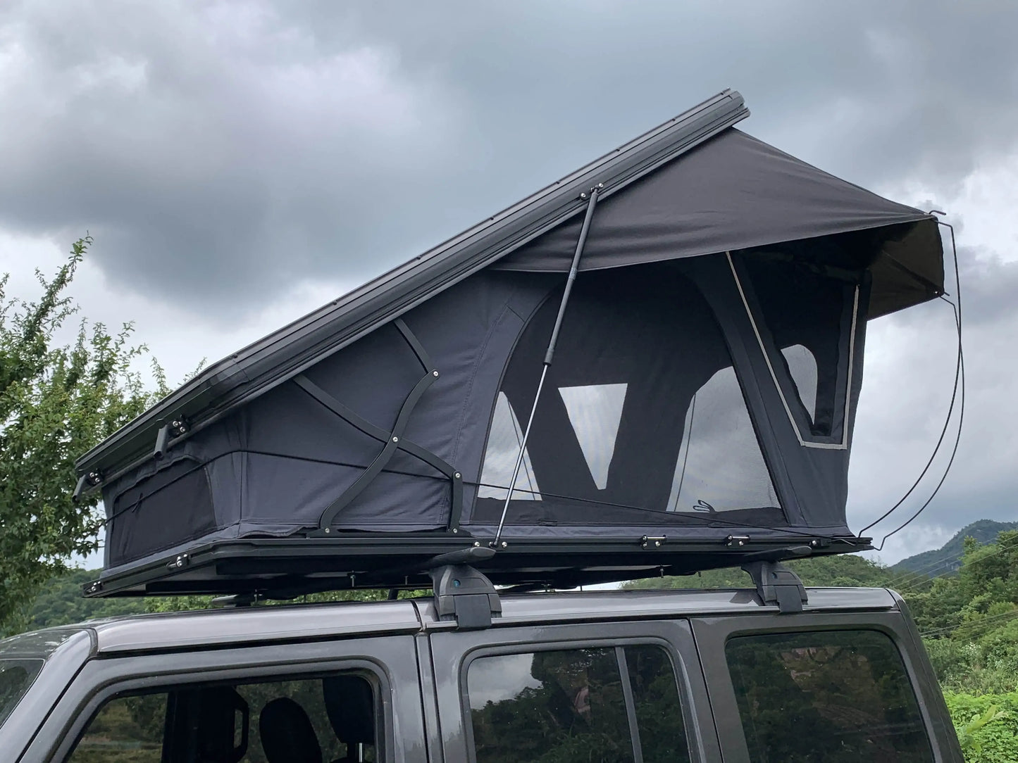 OEM Car 4x4 4WD F150 Large 4 Person XL Hardtop Rooftop Tent With Skylight Hard Shell Roof Top Tent