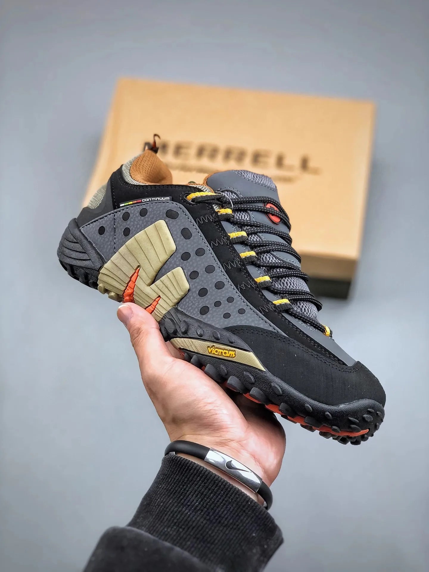 Merrell Men's Outdoor Mountaineering Shoes Autumn and Winter Anti slip and Wear resistant Hiking Shoes Fashion Low Top Casual